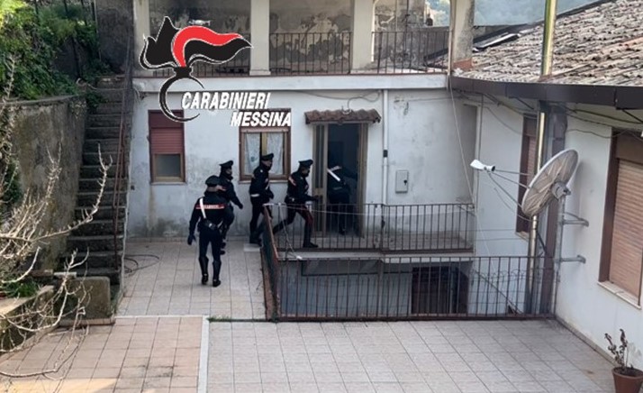Entrata in casa carabinieri