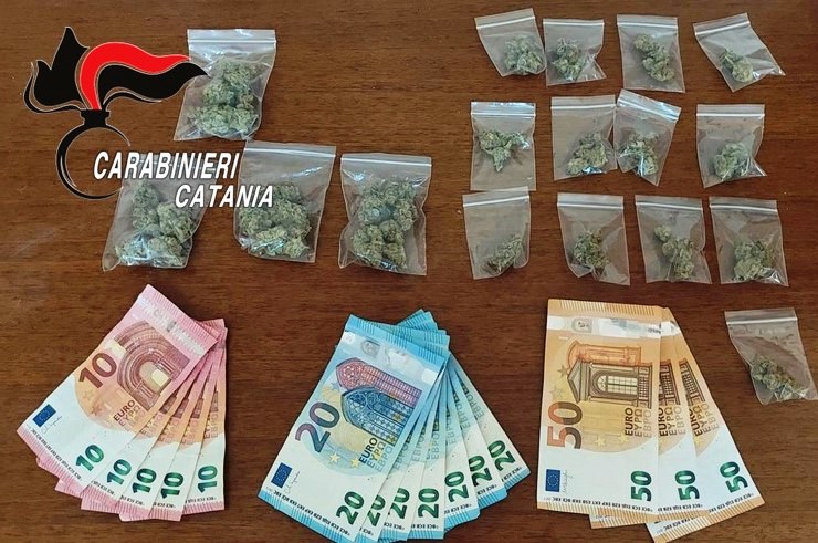 Carabinieri Fontanarossa e la droga sequestrata