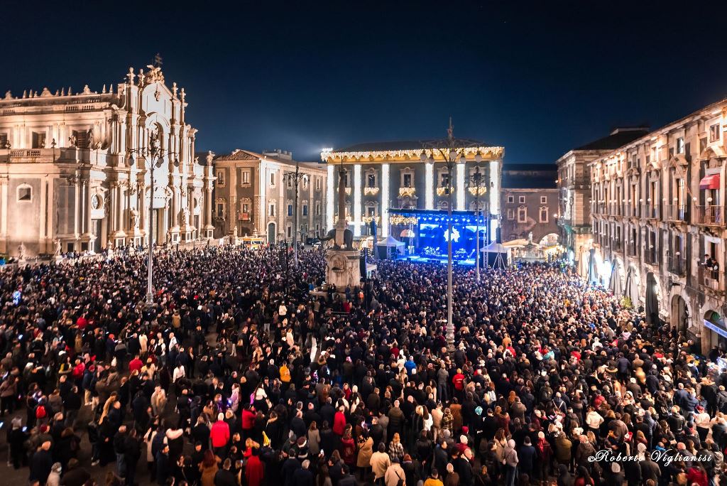 Capodanno, Giusy Ferreri trascina nel 2023 il grande pubblico di piazza Duomo