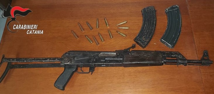 Kalashnikov sequestrato