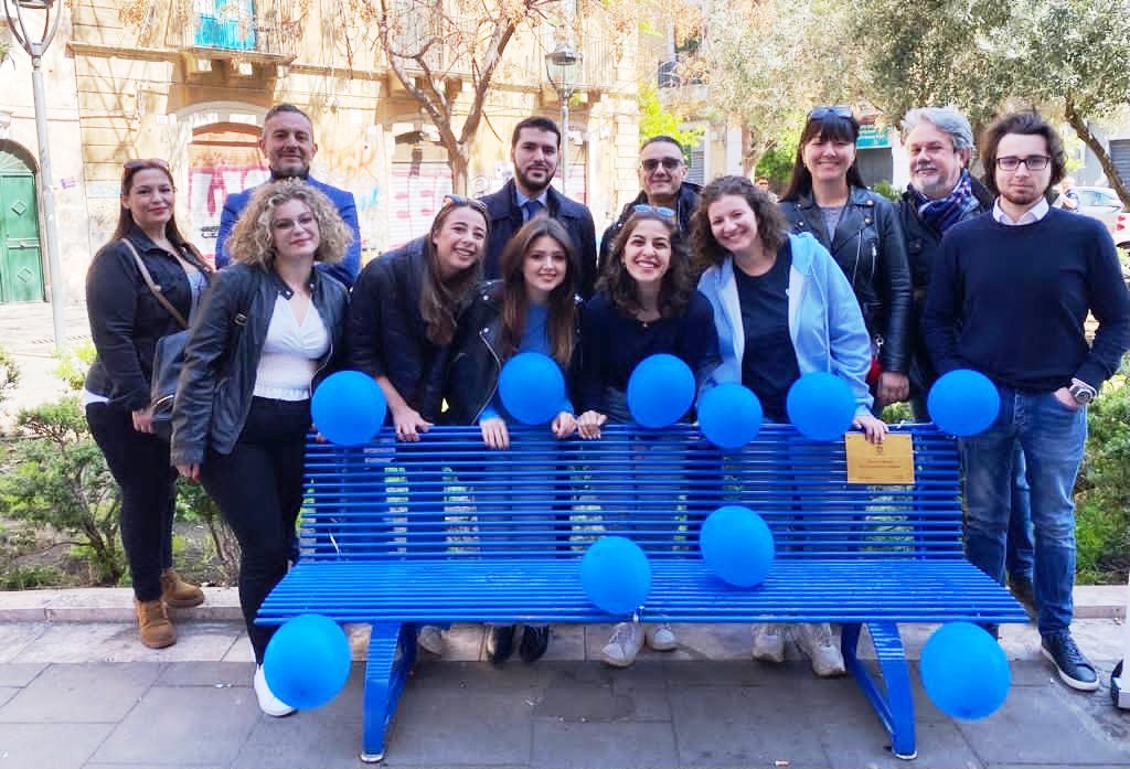 Panchina blu a Catania