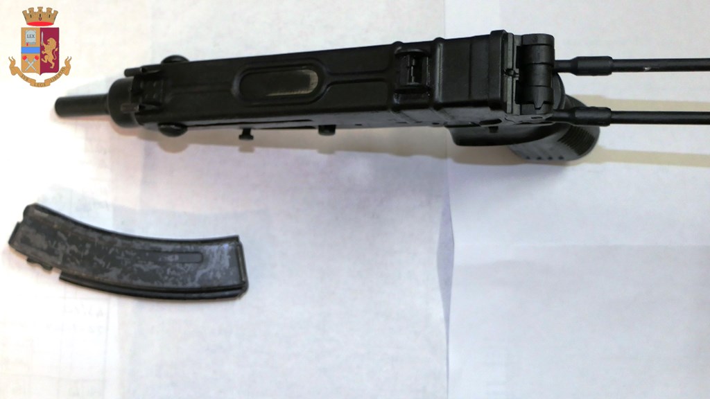 Pistola mitragliatrice sequestrata dalla Squadra Mobile