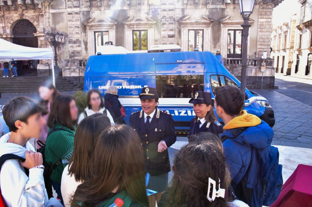 Questo non è amore, la Polizia di Stato incontra cittadini e studenti di Acireale