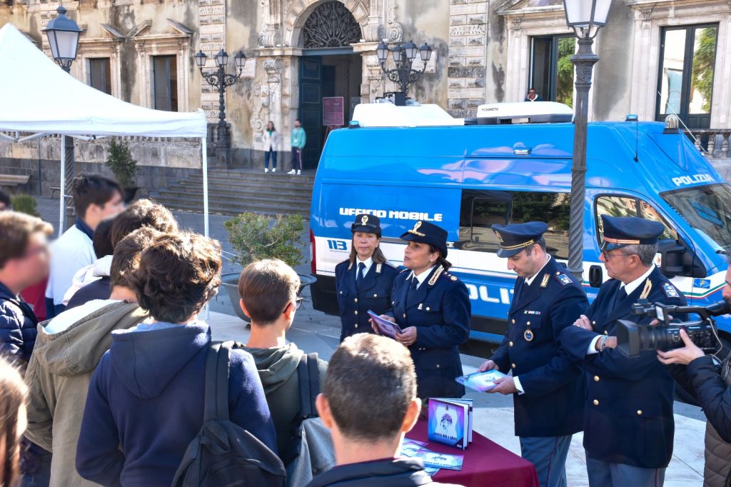 Questo non è amore, la Polizia di Stato incontra cittadini e studenti di Acireale