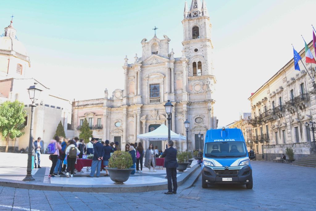 Questo non è amore, la Polizia di Stato incontra cittadini e studenti di Acireale