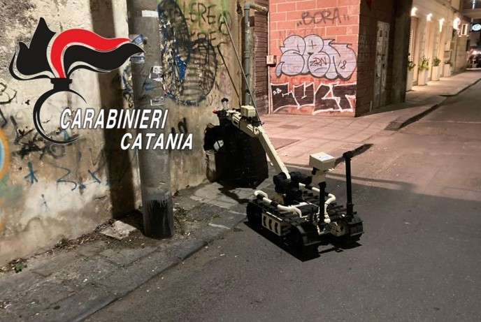 Artificieri Catania, il robot anti-esplosivo