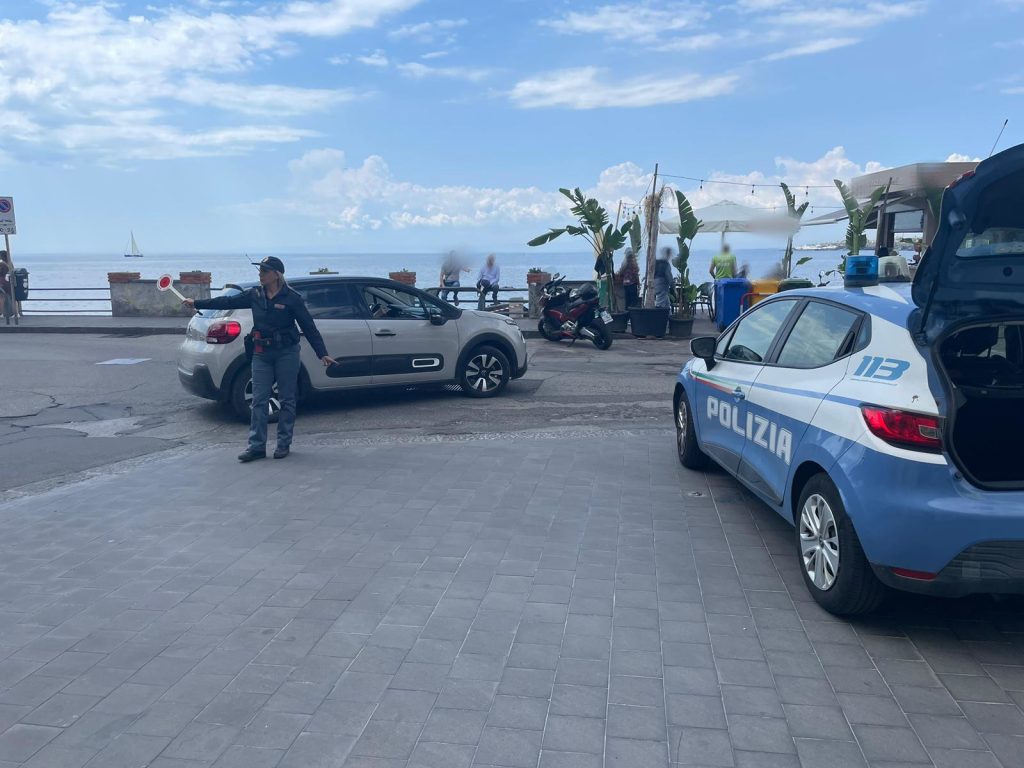 Aci Castello, Aci Trezza ed Acireale, controllo straordinario del territorio della Polizia