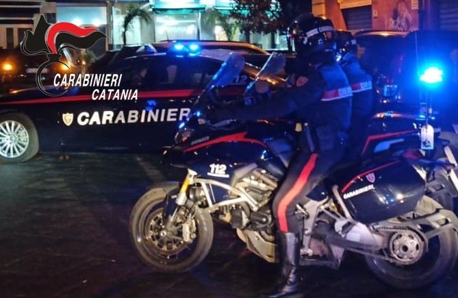 Carabinieri, auto e moto