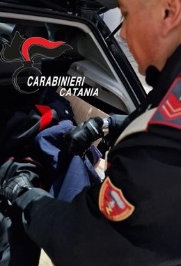 Carabinieri e falsi distintivi