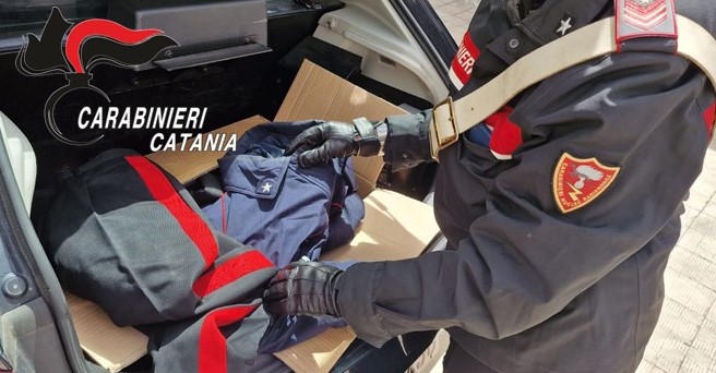 Carabinieri e falsi distintivi