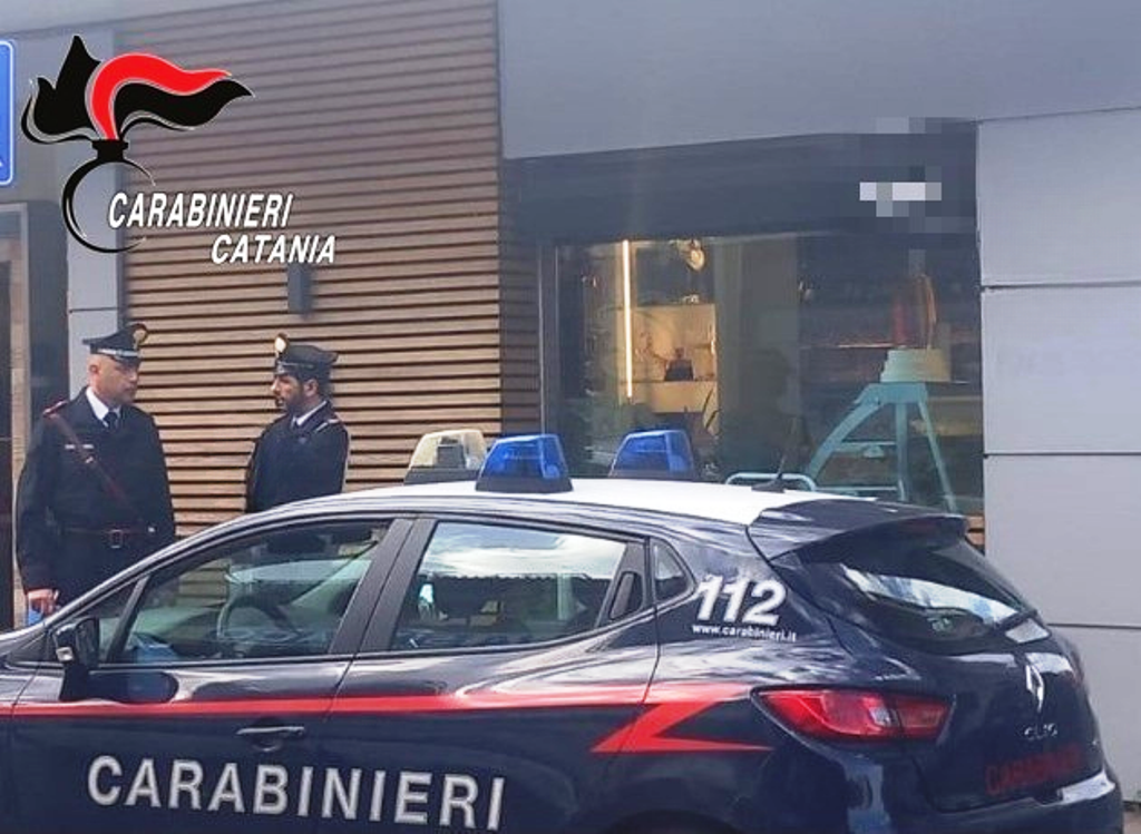 Carabinieri, furto Piano Tavola