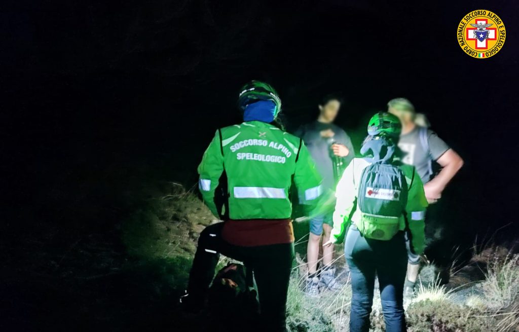 Etna, soccorsi due giovani escursionisti in difficoltà