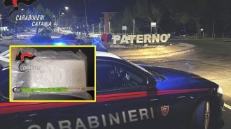 Bambino nasconde 1 kg di cocaina sotto il giubbotto, arrestato il  padre