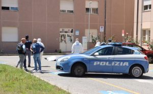 Il cadavere di Alfio Stancampiano (Foto di Attilio Morabito/www.gazzettadelsud.it)