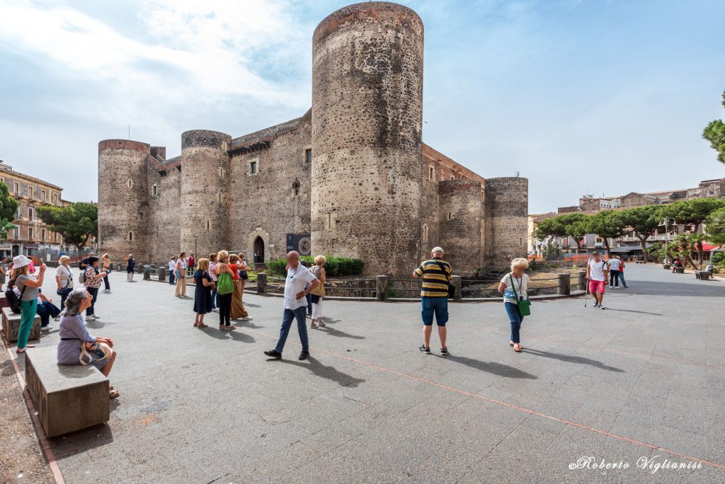 Castello Ursino, attivata l’area pedonale