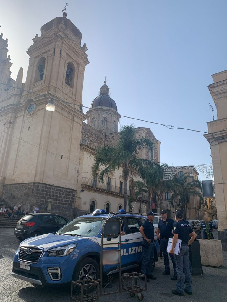 Controlli della Polizia a Militello Val di Catania