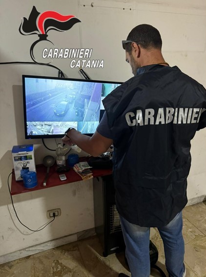 Sgominato covo di pusher in un appartamento del Pigno, arrestati tre spacciatori