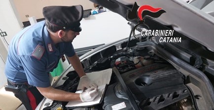 Carabinieri scoprono centrale del riciclaggio auto