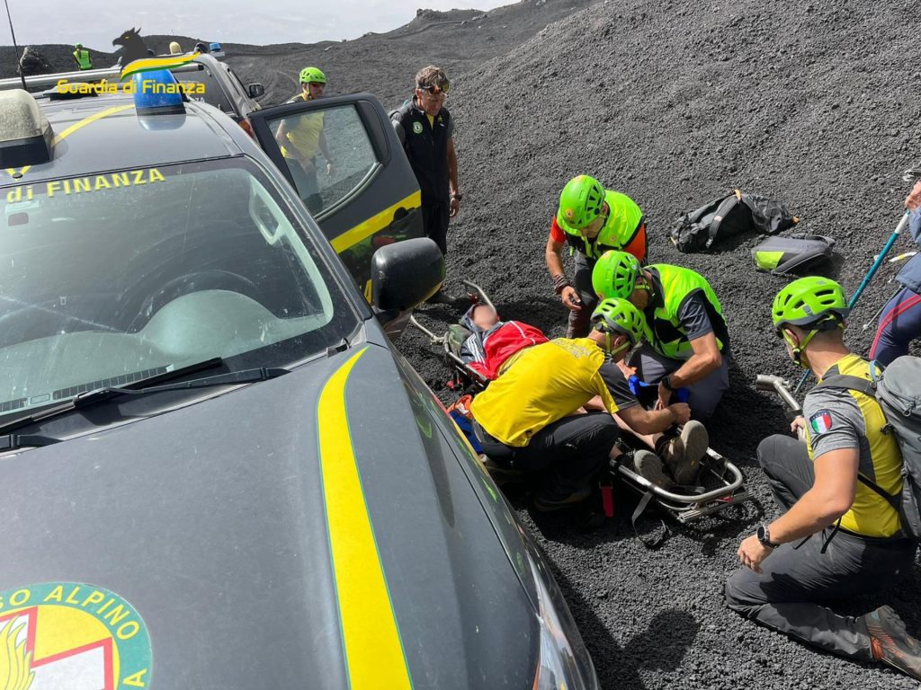 Etna. escursionista marchigiano soccorso su cratere a 3250 metri