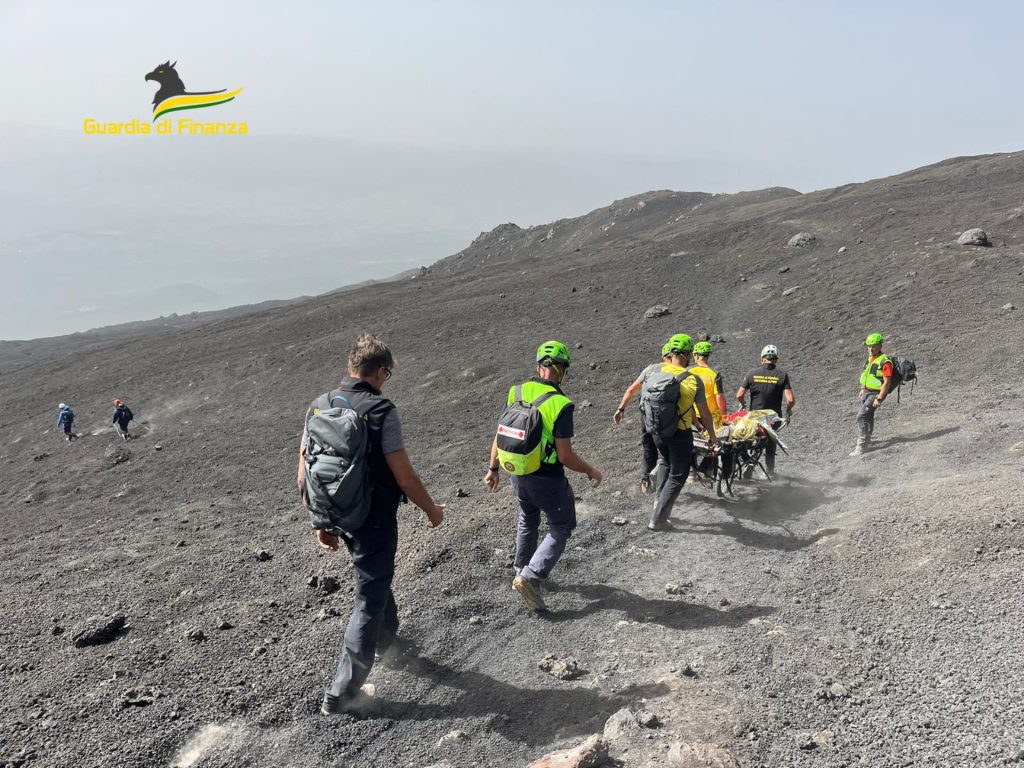 Etna. escursionista marchigiano soccorso su cratere a 3250 metri