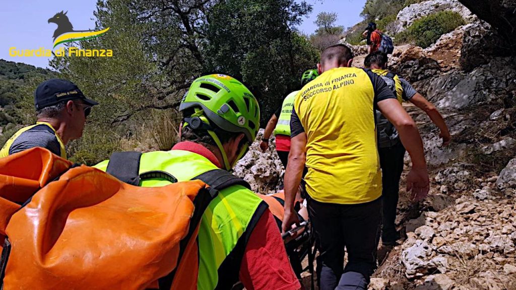 Gdf Catania, soccorsa un’escursionista rimasta infortunata 