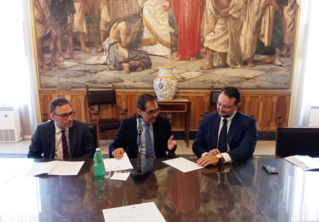 Il momento della firma