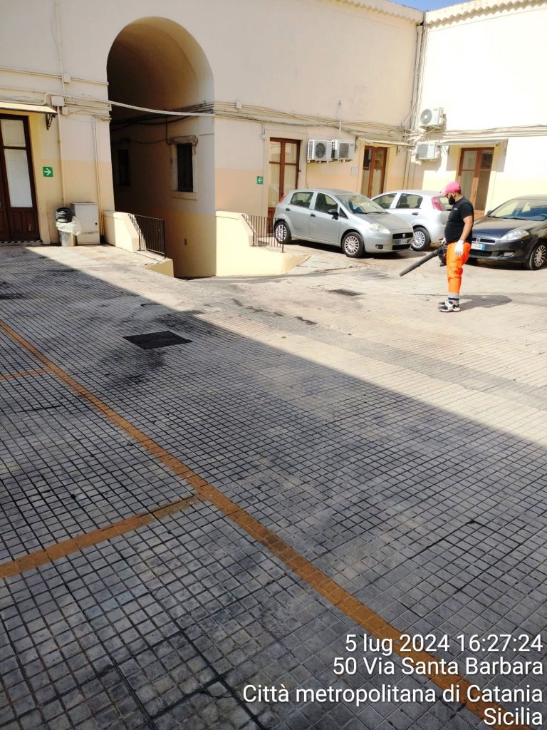Rifiuti, quattro centri di raccolta per smaltire la cenere vulcanica