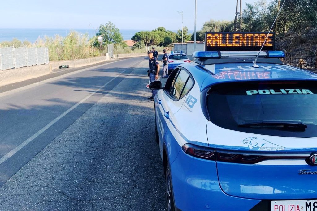 Controlli della Polizia di stato nelle frazioni marinare di Acireale, ad Acitrezza e Acicastello