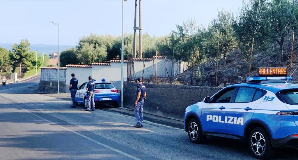 Controlli della Polizia di stato nelle frazioni marinare di Acireale, ad Acitrezza e Acicastello