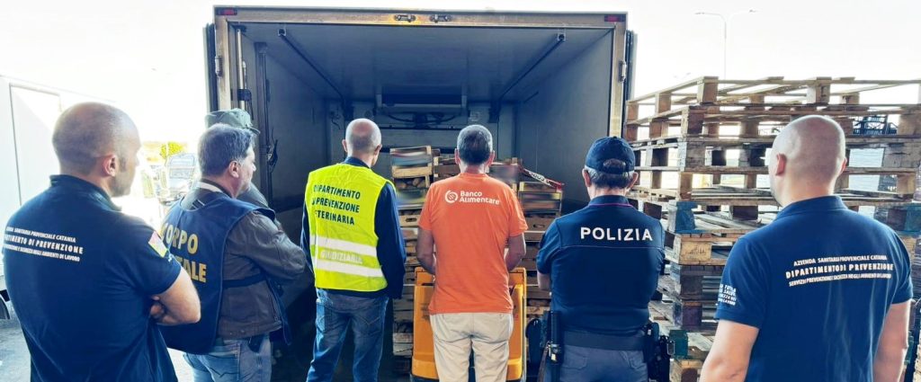 Controlli della Polizia al Mercato agroalimentare siciliano di Catania