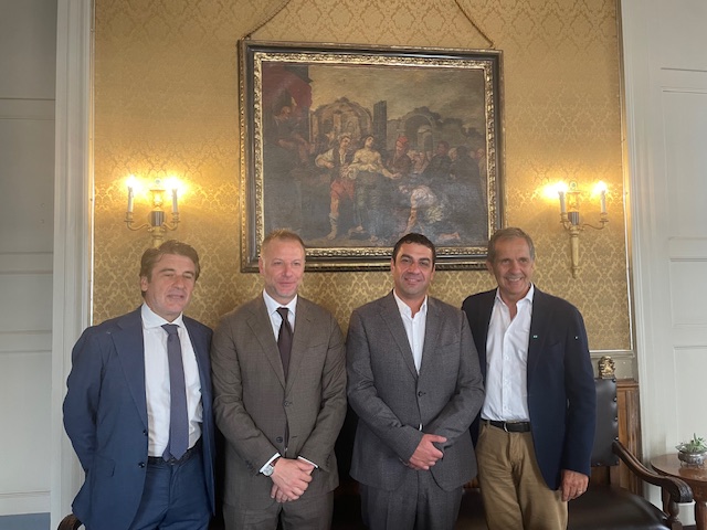 Il sindaco Enrico Trantino e l'assessore allo Sport Sergio Parisi con il presidente e l'amministratore delegato del Catania Fc Rosario Pelligra e Vincenzo Grella