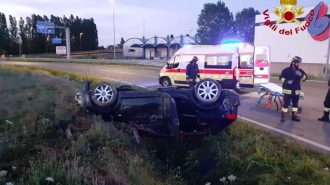 Tragedia a Ramacca, 15enne muore in incidente stradale: altri tre feriti