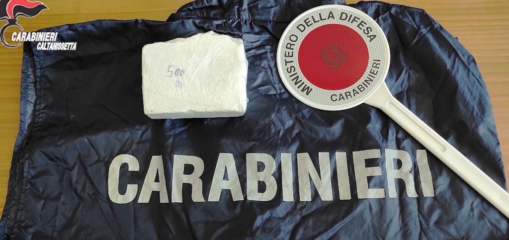 Lo spaccio a Gela, cocaina sequestrata