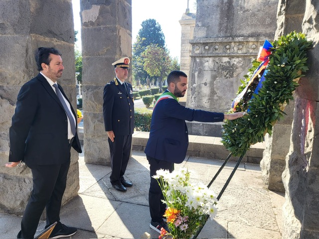 Giovanni Petralia con il comandante della Polizia locale Stefano Sorbino, nel Cimitero di via Acquicella