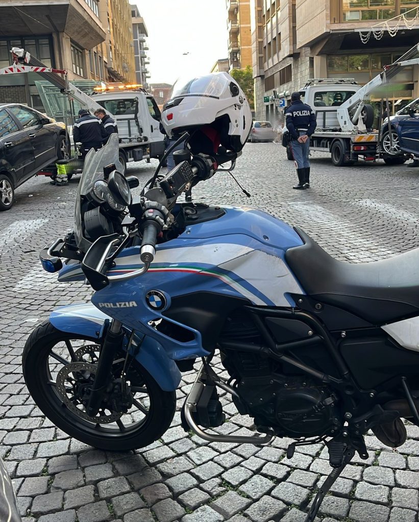 Polizia, sosta selvaggia