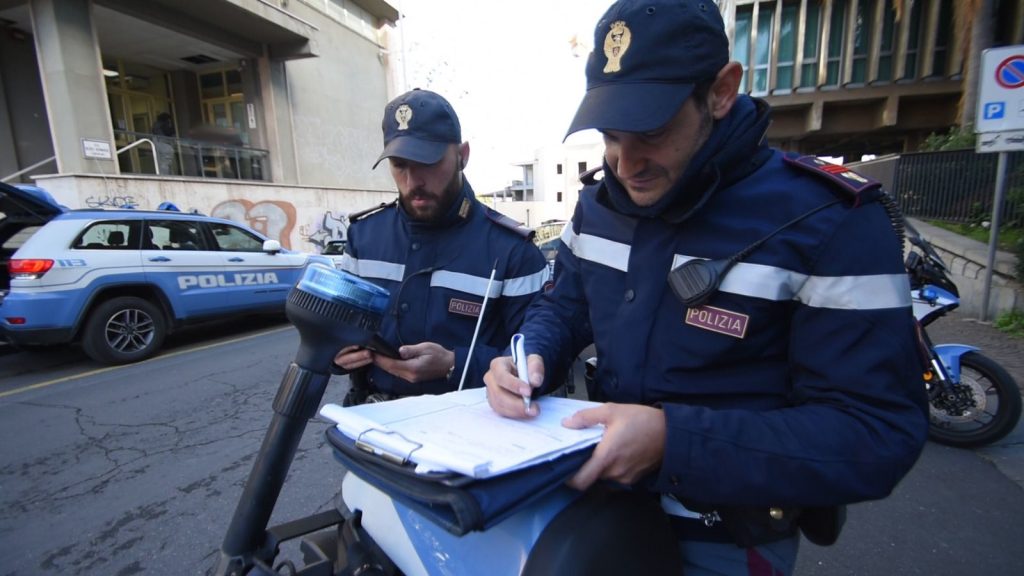 Polizia, sosta selvaggia