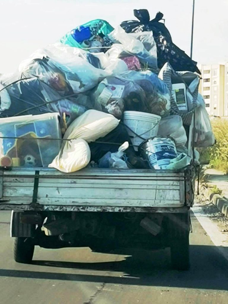 Ambiente, sequestri di mezzi e denunce per conferimento illecito rifiuti